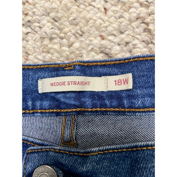 18W Levi's High-Rise Wedgie Straight Crop Button Fly - Picture 7 of 9